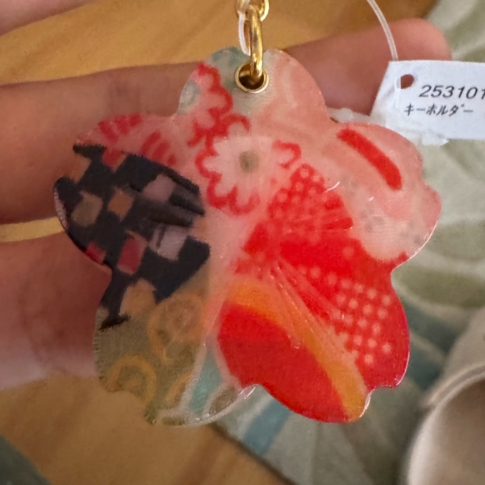Sakura Flower Keychain - Picture 2 of 4